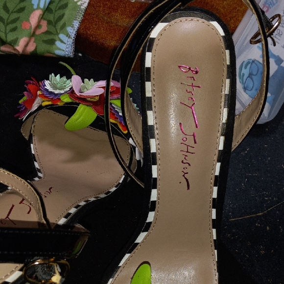 Betsey Johnson Striped Heels with Floral Accents - Picture 5 of 9